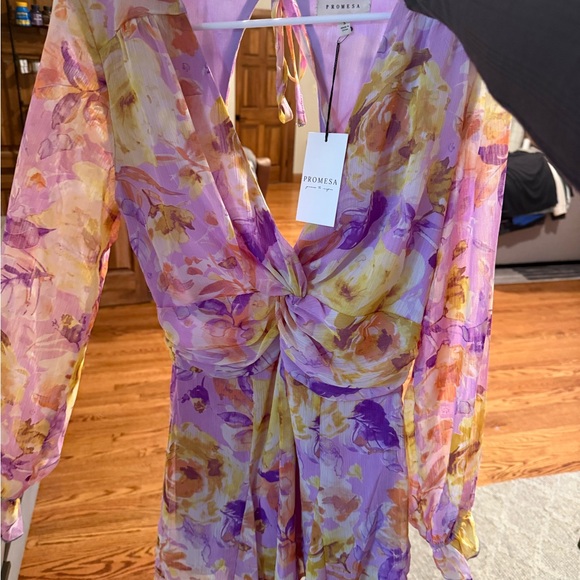 NWT PROMESA Floral V-Neck Long Sleeve Romper - Picture 3 of 3